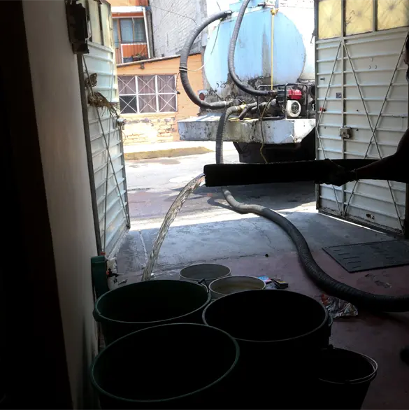 La &eacute;lite pol&iacute;tica y el agua: 31 funcionarios tienen el control de las concesiones equivalentes a 2 mil albercas ol&iacute;mpicas