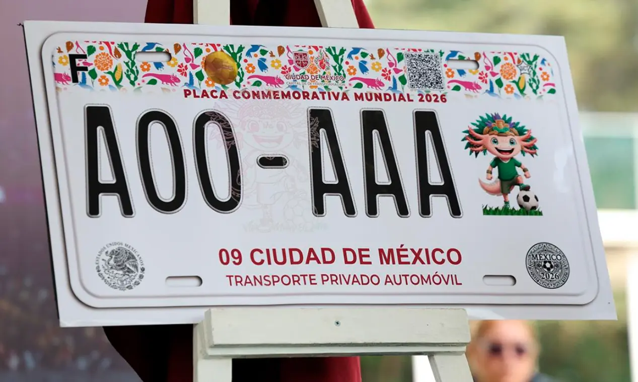  Se trata de una edición limitada de 60 mil placas en colores blanco, negro y amarillo. 