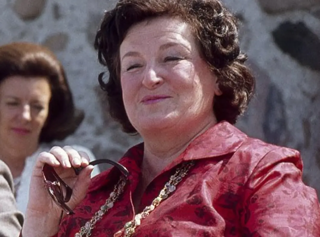 Fue una soprano sueca de fama internacional, reconocida por su poderosa voz en óperas de Wagner. Falleció el 25 de diciembre de 2005 a los 87 años tras una vida dedicada a la música clásica y presentaciones en los principales teatros del mundo.