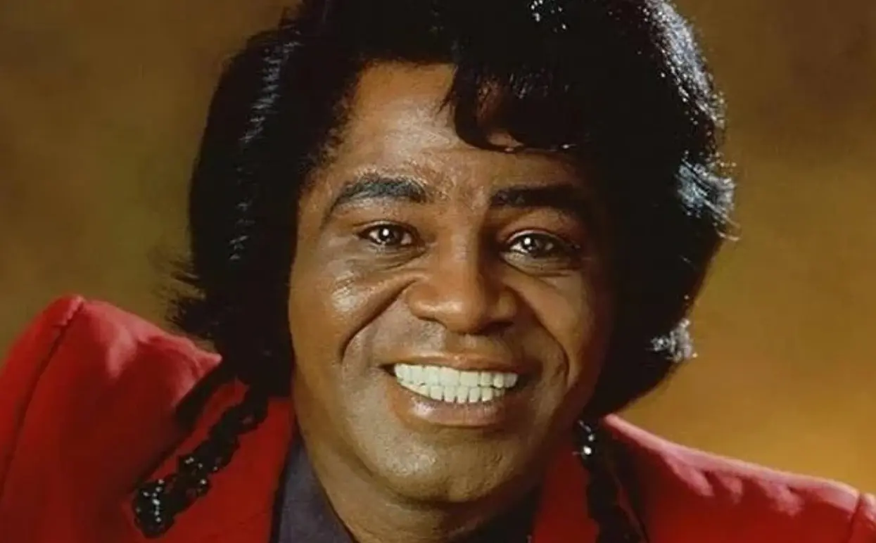 Fue un influyente cantante de soul y funk conocido como el “Padrino del Soul”. Murió el 25 de diciembre de 2006 a los 73 años por problemas de una neumonía e insuficiencia cardíaca congestiva.<br>