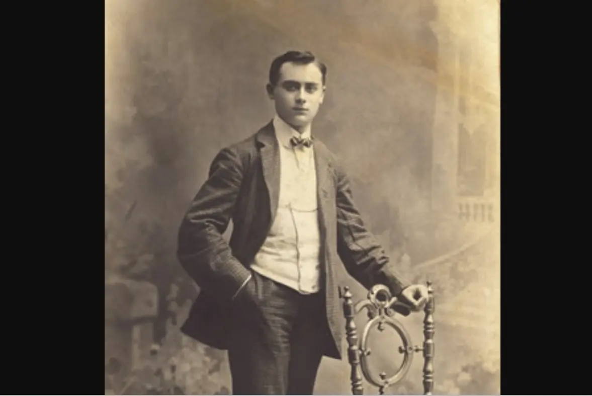 Fue un pintor, escultor y grabador español, considerado uno de los grandes del arte del siglo XX. Falleció el 25 de diciembre de 1983 a la edad de 90 años por una insuficiencia cardíaca.