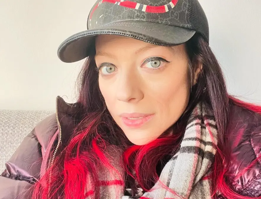 La estrella de 'Euroviaje' y 'Gossip Girl' murió el 26 de febrero de 2025, a la edad de 39 años, por complicaciones de la diabetes, a solo unos meses de haberse cometido a un trasplante de hígado.