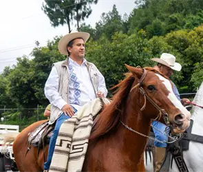 &iquest;Qu&eacute; le pas&oacute; a Carlos Manzo? El alcalde que confront&oacute; al narco y fue asesinado frente a su familia