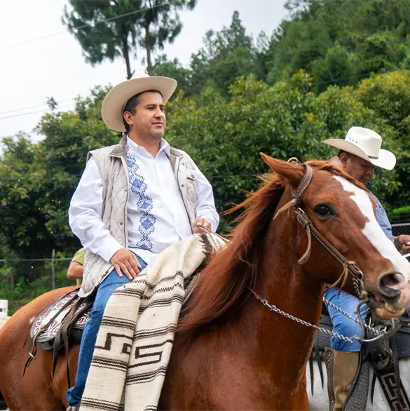 &iquest;Qu&eacute; le pas&oacute; a Carlos Manzo? El alcalde que confront&oacute; al narco y fue asesinado frente a su familia