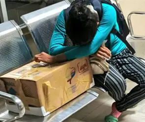 Madre recibe a su beb&eacute; muerto en una caja de cart&oacute;n