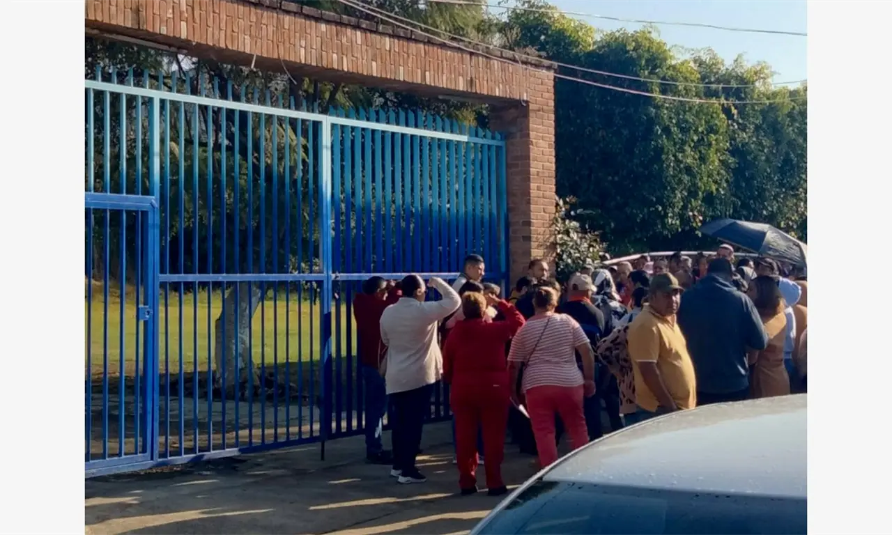  Alarma en secundaria de Michoacán: estudiante amenaza con arma blanca a su compañera 