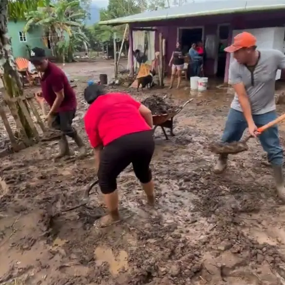 Previo a festejos por Navidad lluvias devastan Los Tuxtlas en Veracruz