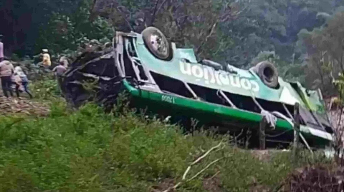  Accidente de autobús en Zontecomatlán deja 8 muertos; iban de CDMX a Chicontepec
 