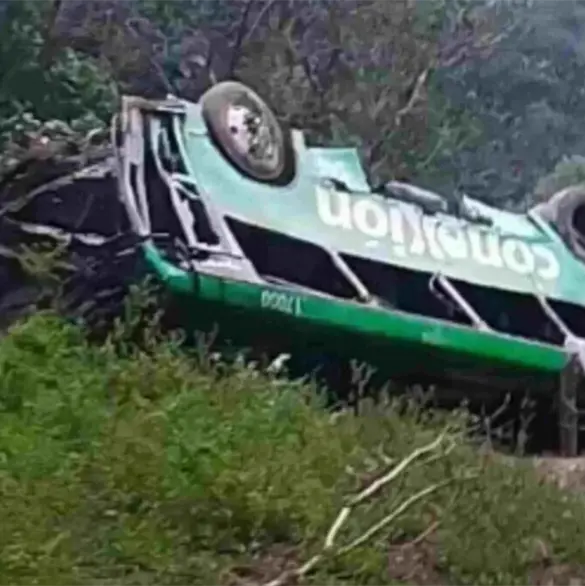 Autob&uacute;s cae a una ca&ntilde;ada en Zontecomatl&aacute;n, Veracruz; hay 8 muertos y 19 lesionados