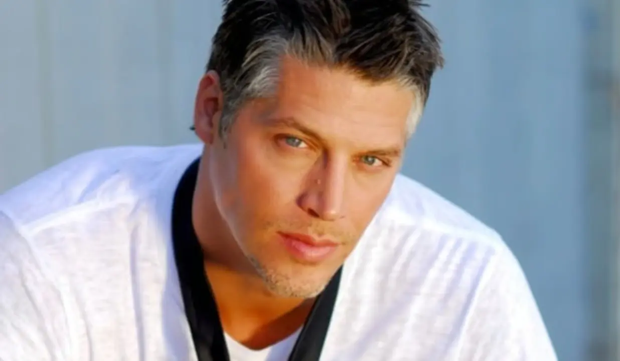 Fue un famoso fot&oacute;grafo de Hollywood y esposo de Sandra Bullock.