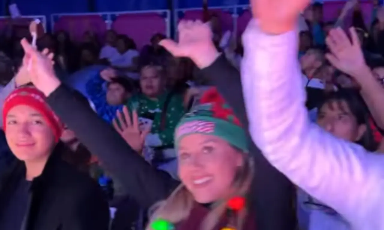  La experiencia no se limita únicamente al espectáculo bajo la carpa, sino que se extiende a toda la explanada donde se instala. 