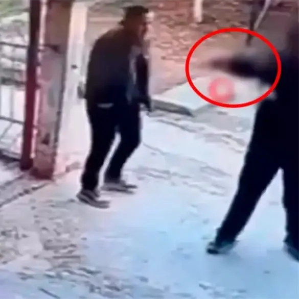 Recreo termina en balazos: alumno dispara contra el director de su secundaria