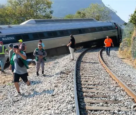 Se descarrila Tren Interoce&aacute;nico con 241 pasajeros en Nizanda, Oaxaca