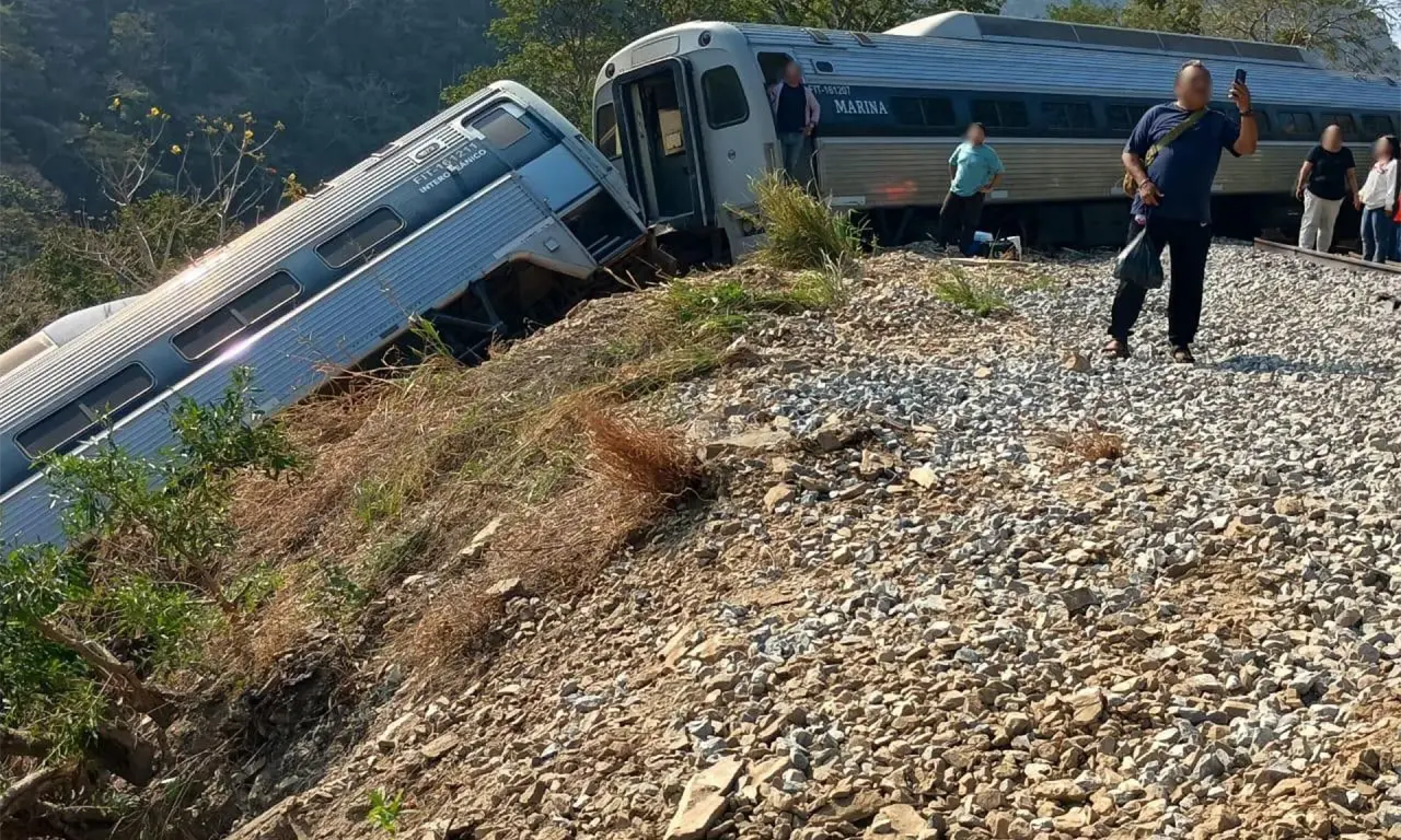  De acuerdo con la actualización oficial, 70 personas permanecen hospitalizadas en distintas unidades médicas de la región del Istmo de Tehuantepec. 