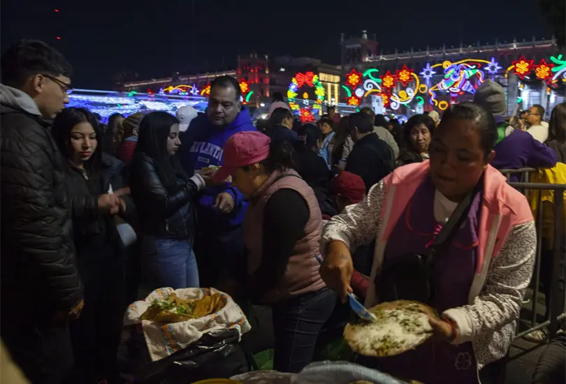 La verbena es una gran fiesta p&uacute;blica donde conviven la gastronom&iacute;a, la m&uacute;sica, la iluminaci&oacute;n tem&aacute;tica y una amplia oferta cultural pensada para todas las edades.