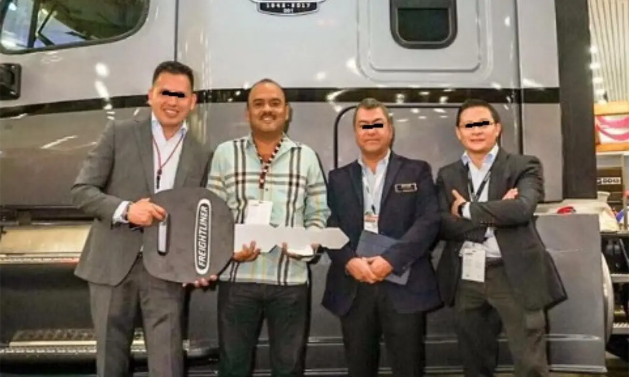  Era un empresario que entendió que, en el negocio de los granos, el control del transporte equivale al control del mercado. 