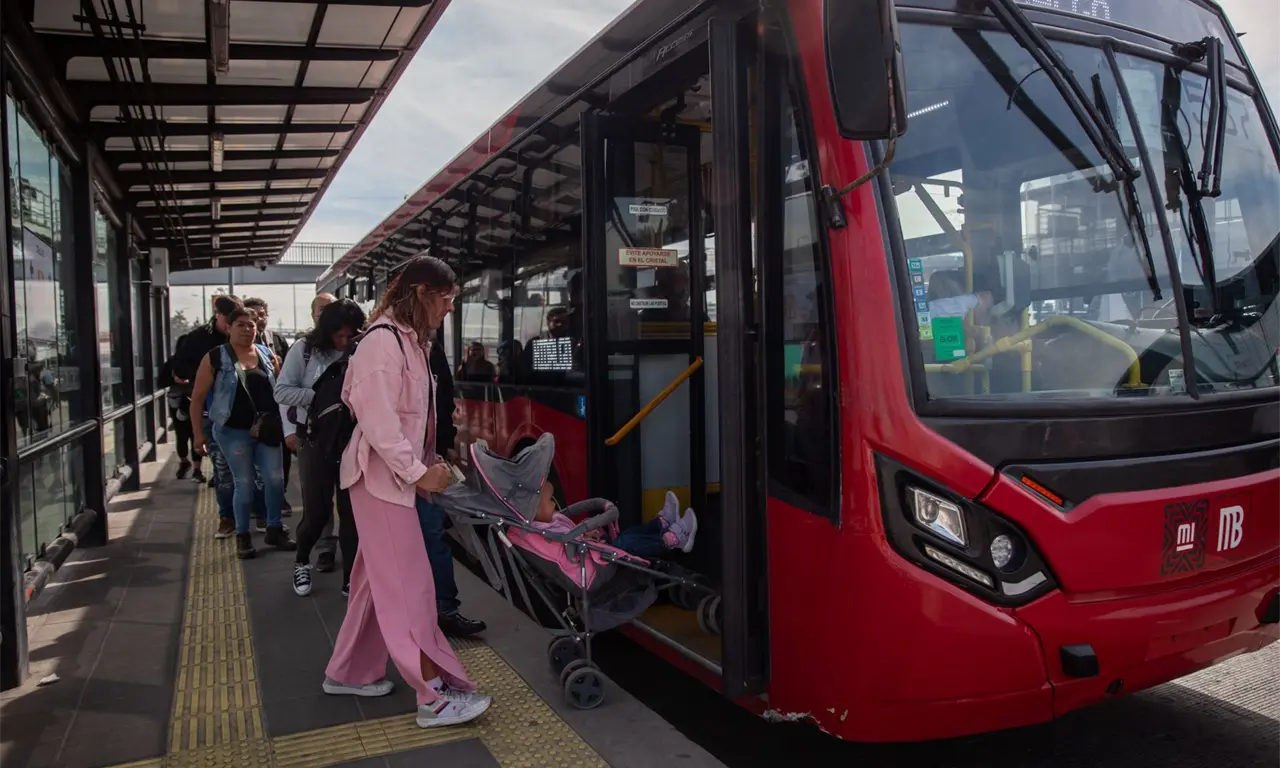  Con esta información, los capitalinos podrán organizar mejor sus desplazamientos y recibir el Año Nuevo 2026 sin sorpresas en el camino. 