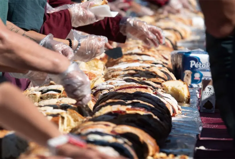 Las familias poblanas podrán disfrutar de la rosca de Reyes más grande del mundo. Las familias poblanas podrán disfrutar de la rosca de Reyes más grande del mundo.