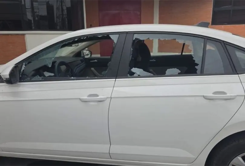 Autoridades realizan un operativo para capturar al agresor. Autoridades realizan un operativo para capturar al agresor.