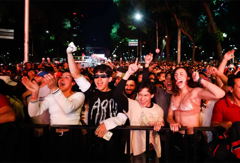 As&iacute; se vive la fiesta de fin de a&ntilde;o en la CDMX, entre m&uacute;sica electr&oacute;nica y miles de asistentes.