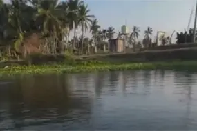 As&iacute; sorprendi&oacute; el sismo de 6.5 a un hombre que practicaba kayak en la Laguna de Coyuca de Ben&iacute;tez