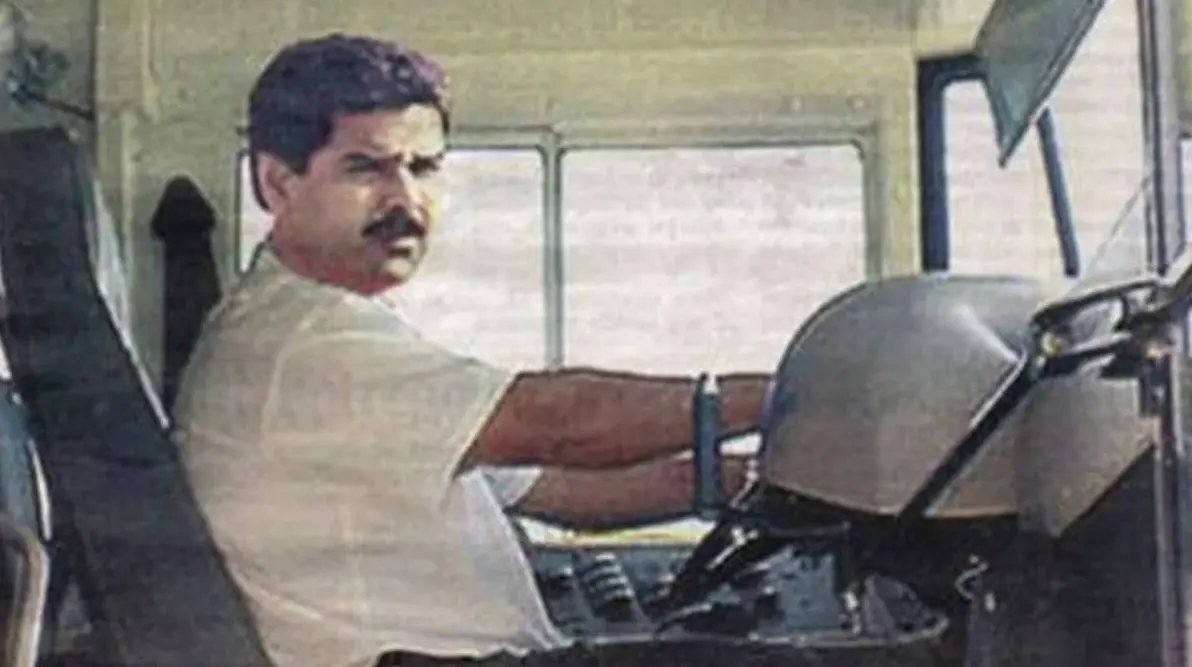 Antes de ocupar cargos públicos, trabajó como conductor de autobús y se involucró activamente en el sindicalismo. X.