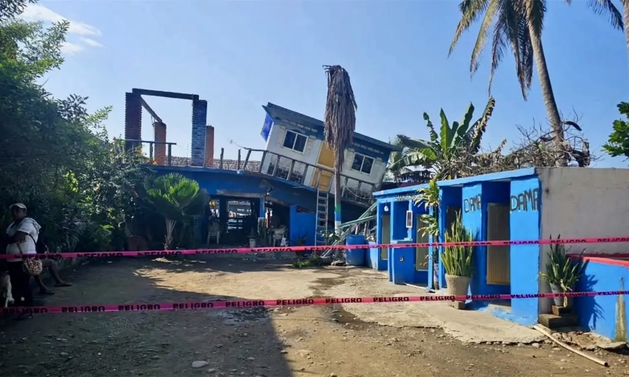  Doña Goya lo perdió todo: sismo destruye su restaurante en Barra Vieja, Acapulco
 