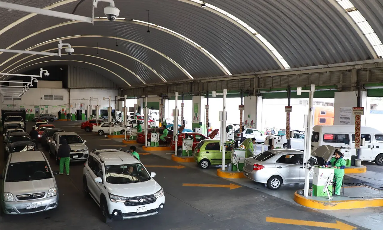  La Secretaría del Medio Ambiente de la Ciudad de México dio a conocer el calendario oficial de verificación vehicular correspondiente al primer semestre de 2026. 