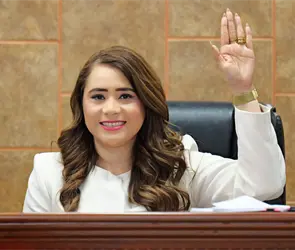 Diputada de Morena intenta cruzar la frontera con 800 mil pesos sin declarar