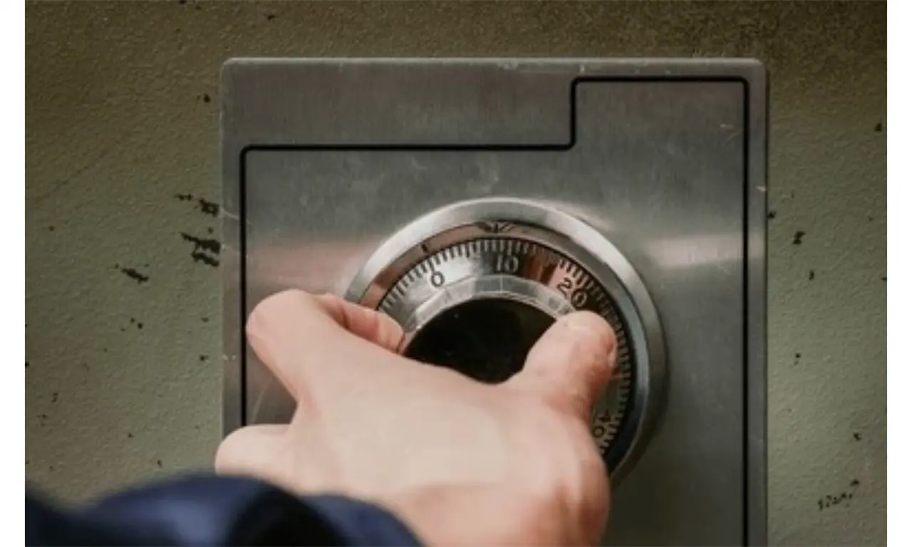  Irrumpen hombres armados en fraccionamiento de Zapopan y roban caja fuerte con 250 mil pesos 