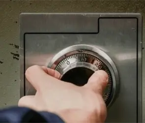 Irrumpen hombres armados en fraccionamiento de Zapopan y roban caja fuerte con 250 mil pesos