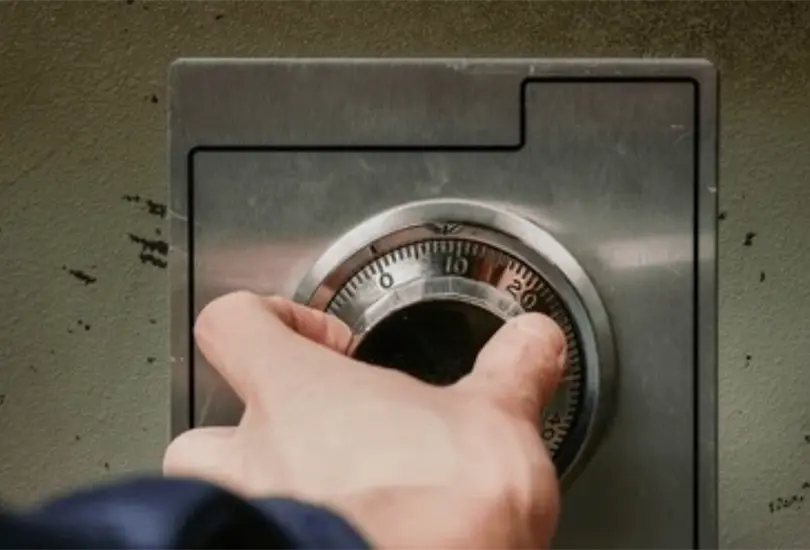 Irrumpen hombres armados en fraccionamiento de Zapopan y roban caja fuerte con 250 mil pesos