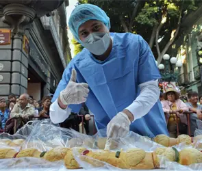 R&eacute;cord Guinness en Puebla: rosca de Reyes de m&aacute;s de 19 mil piezas