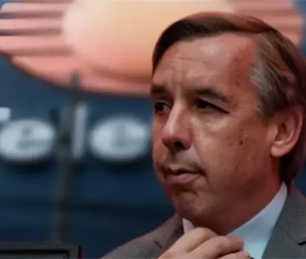 Emilio Azc&aacute;rraga vende m&aacute;s de 26 mil millones de acciones de Televisa