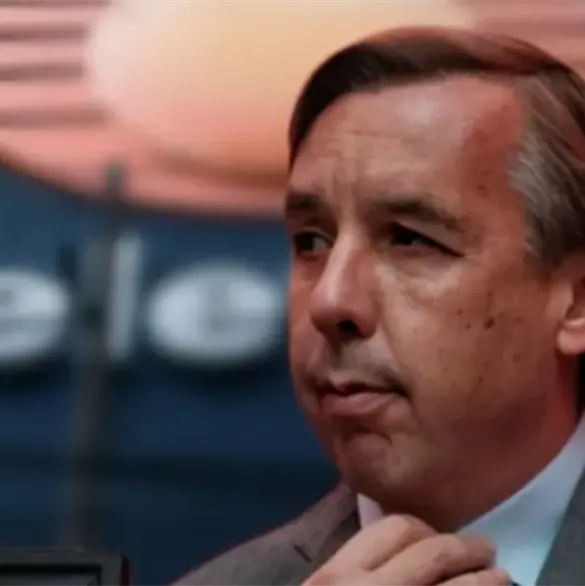 Emilio Azc&aacute;rraga vende m&aacute;s de 26 mil millones de acciones de Televisa