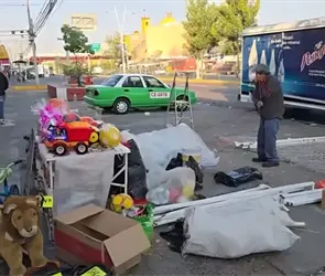 Don Juanito puso un puesto de juguetes el D&iacute;a de Reyes para comprar medicinas y no vendi&oacute; nada