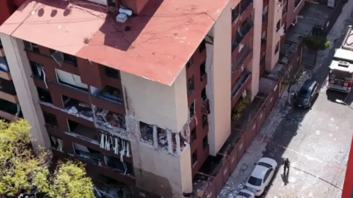 Las cámaras del C5 captaron la onda expansiva que destruyó parte del tercer piso de un edificio en Coyoacán. 