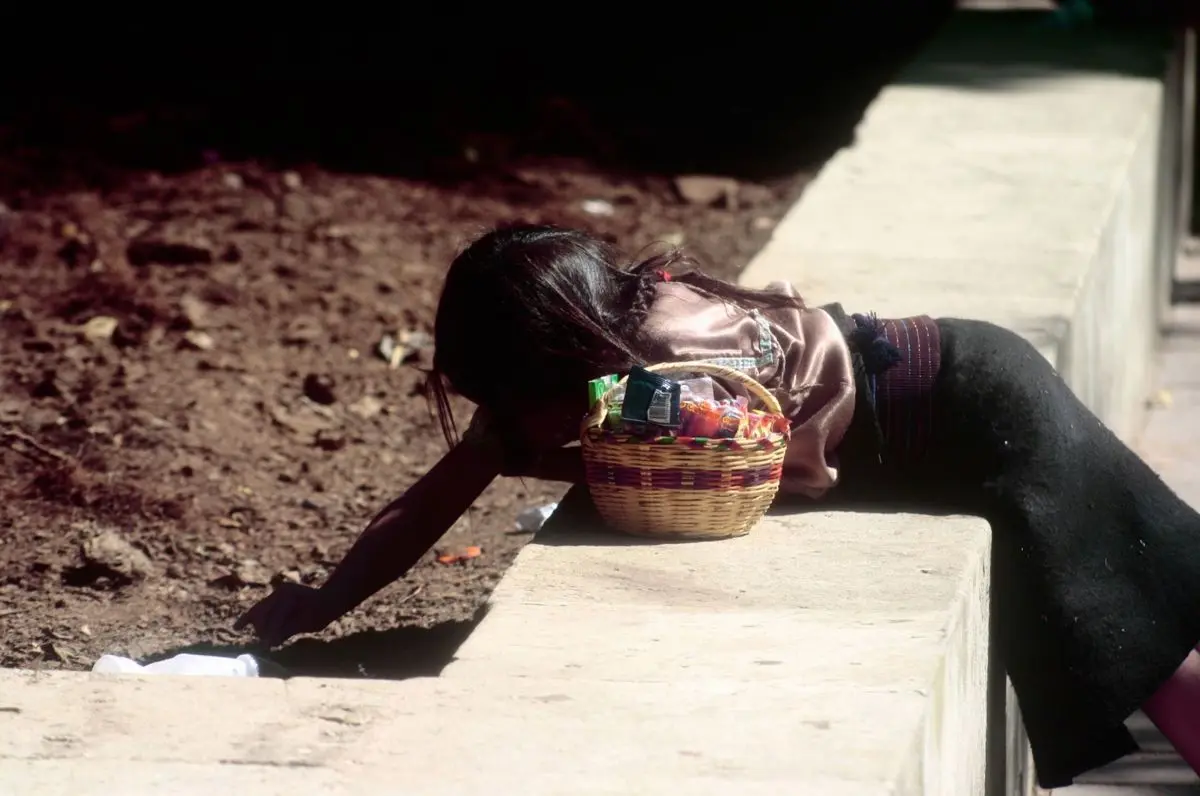 Sheinbaum afirmó que los casos de niñas con hijos de hombres que duplican o triplican su edad deben investigarse como delitos. Cuartoscuro.