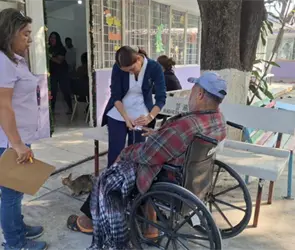 Don Jos&eacute; fue abandonado por su hijo en una silla de ruedas en Tamaulipas