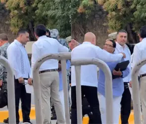 Captan desaire de Rosa Icela Rodr&iacute;guez a Garc&iacute;a Harfuch en gira federal por Guerrero; as&iacute; fue el inc&oacute;modo momento 