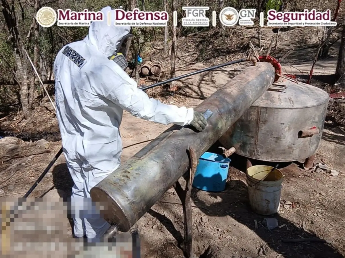  Omar García Harfuch presume decomiso de 700 kilos de metanfetamina en Michoacán, Durango y Sinaloa. 