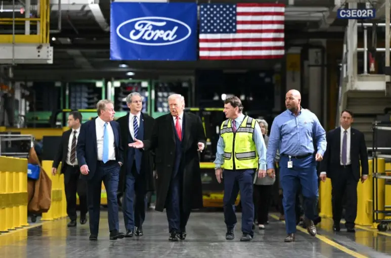 El mandatario estadounidense presiona por traer manufactura a EE. UU. Especial