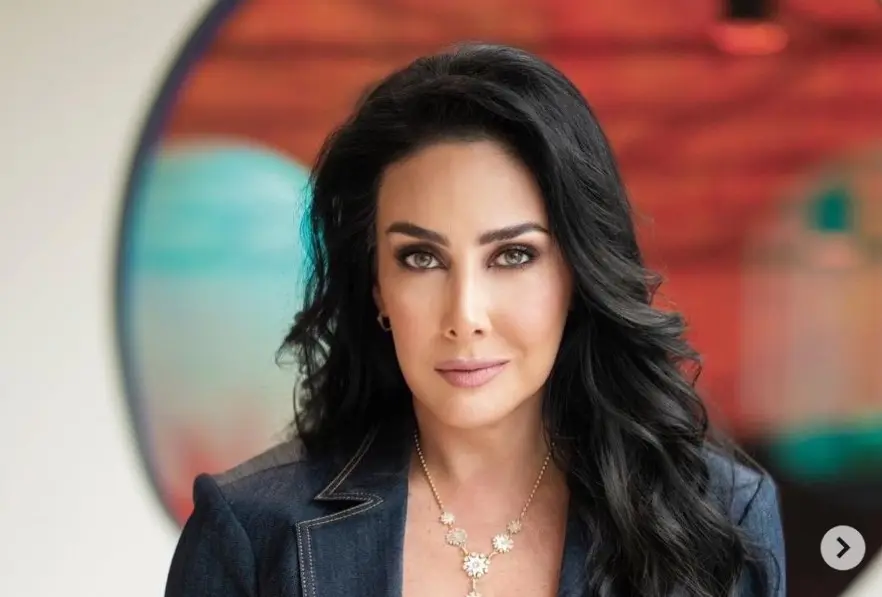 Estudió en la Universidad Autónoma de Guadalajara.