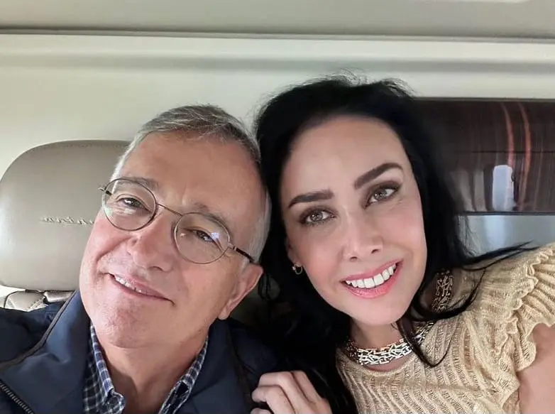 A los 24 años se mudó a la Ciudad de México y comenzó a trabajar en TV Azteca.