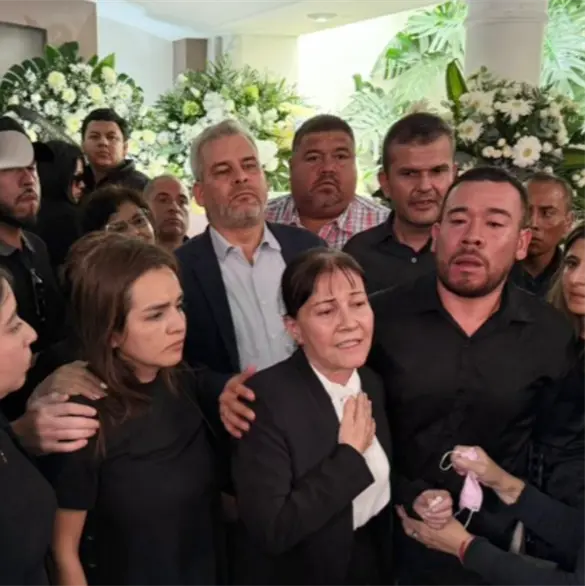 "Tenía una conducta extraña": Hermano de Carlos Manzo conoció en el funeral al funcionario que traicionó al edil "Tenía una conducta extraña": Hermano de Carlos Manzo conoció en el funeral al funcionario que traicionó al edil