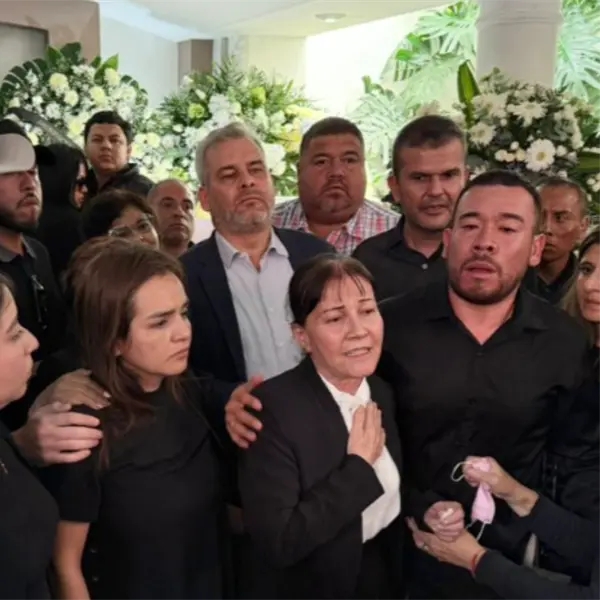 "Ten&iacute;a una conducta extra&ntilde;a": Hermano de Carlos Manzo conoci&oacute; en el funeral al funcionario que traicion&oacute; al edil