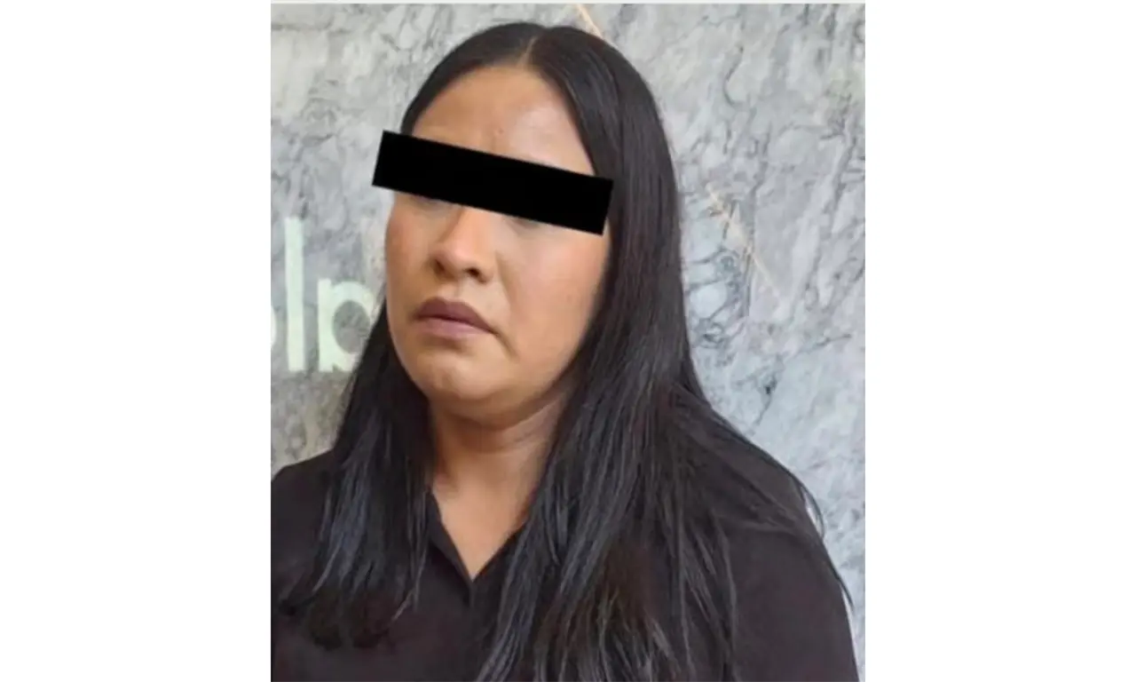  Mujer intentó robar ropa de lujo en Satélite: la detienen con prendas de 28 mil pesos 