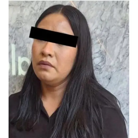 Mujer intentó robar ropa de lujo en Satélite: la detienen con prendas de 28 mil pesos