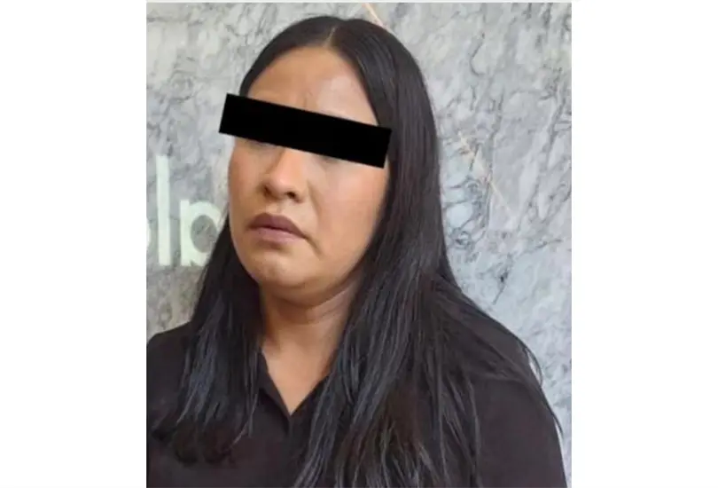 Mujer intent&oacute; robar ropa de lujo en Sat&eacute;lite: la detienen con prendas de 28 mil pesos