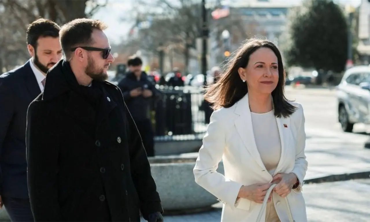  María Corina Machado entrega a Trump su medalla del Nobel de la Paz tras reunión clave en la Casa Blanca
 